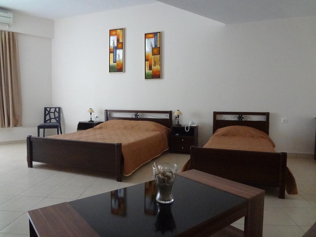 Hotel Avra 3*