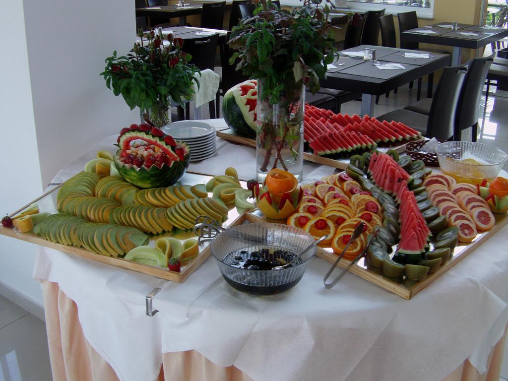 Hotel Meropi & 4*