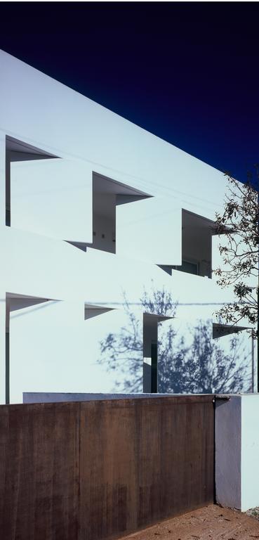 Infinity White Complex By Gk Porto Rafti
