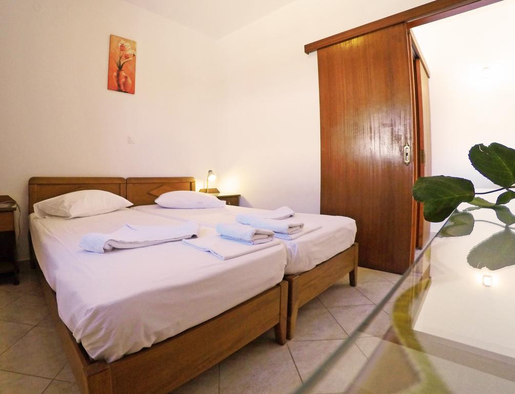 Aparthotel Tarsanas Beach