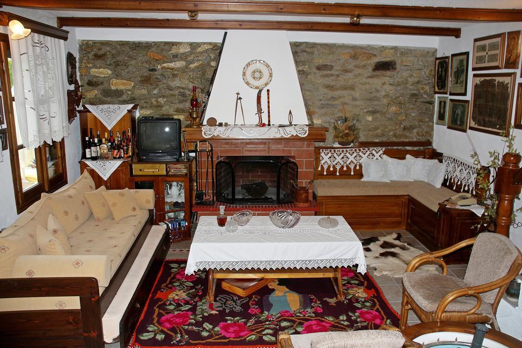 Katoikia Me Ta Pitharia Prinos (Thasos)