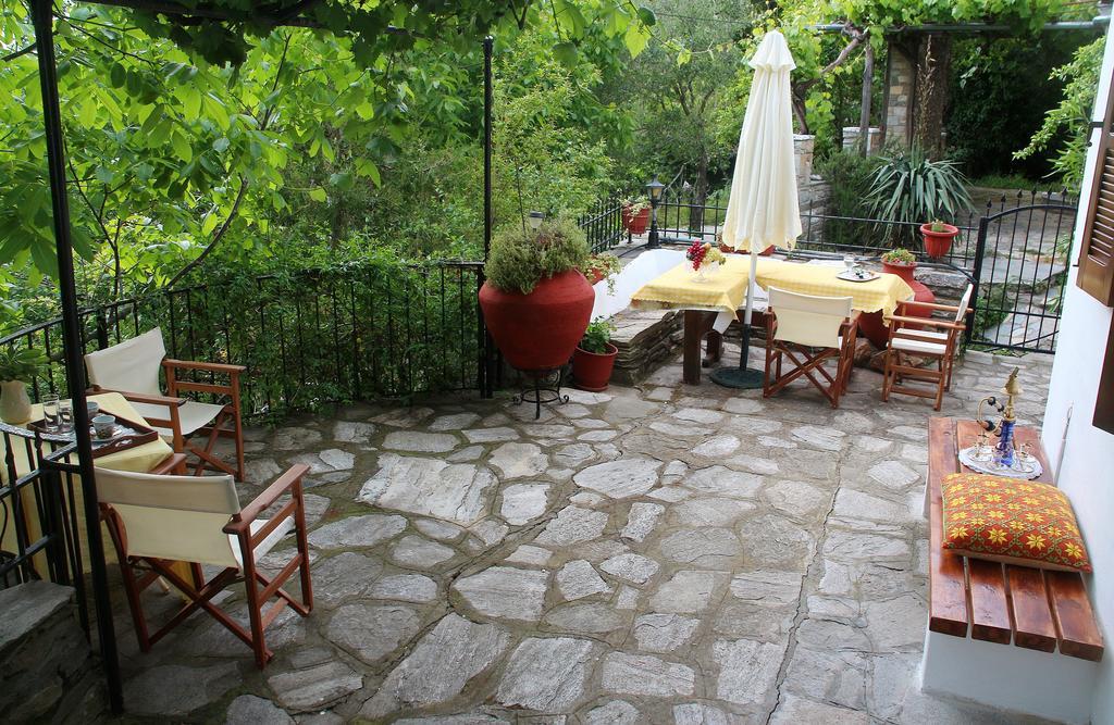 Katoikia Me Ta Pitharia Prinos (Thasos)
