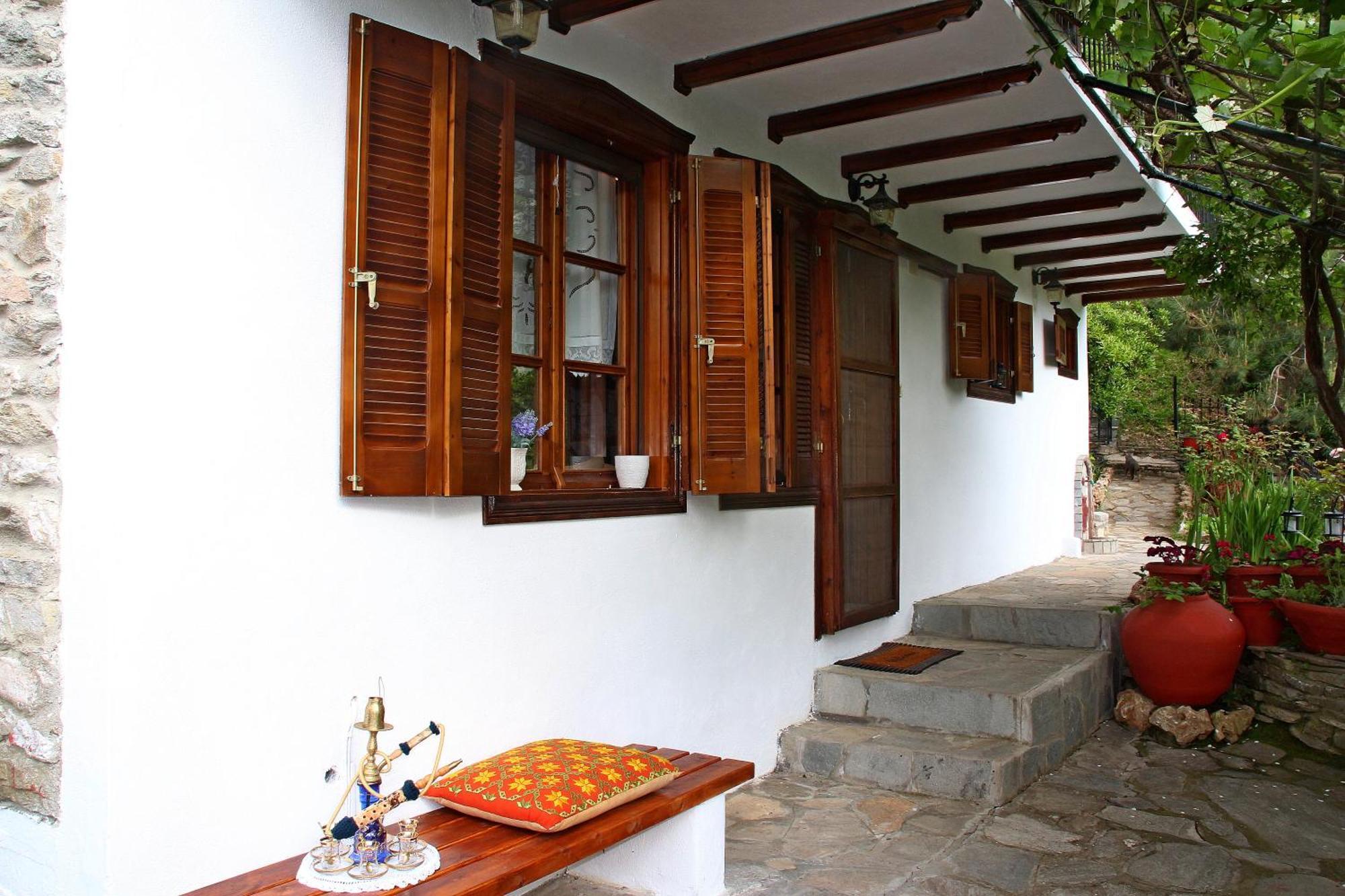 Holiday home Katoikia Me Ta Pitharia