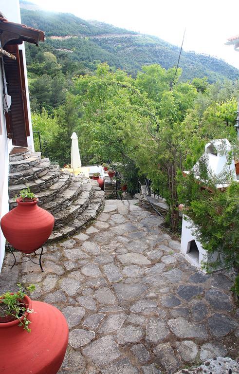 Katoikia Me Ta Pitharia Prinos (Thasos)