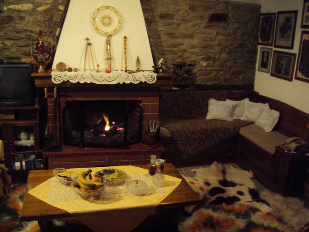Holiday home Katoikia Me Ta Pitharia *