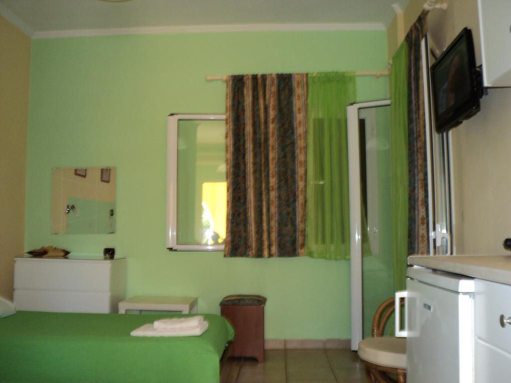 Apartment Roula's & *