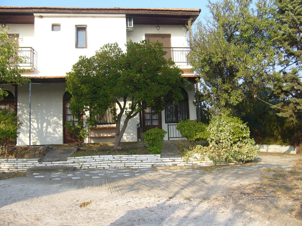 Apartment Mathios House *