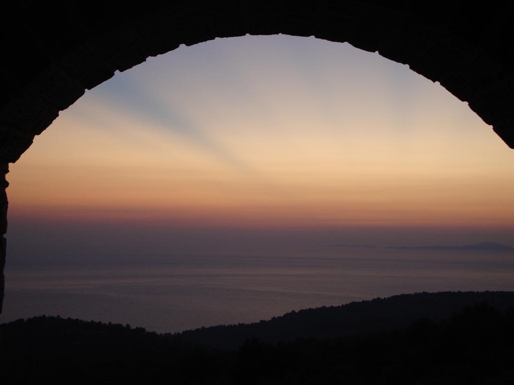To Asteri Avgonima