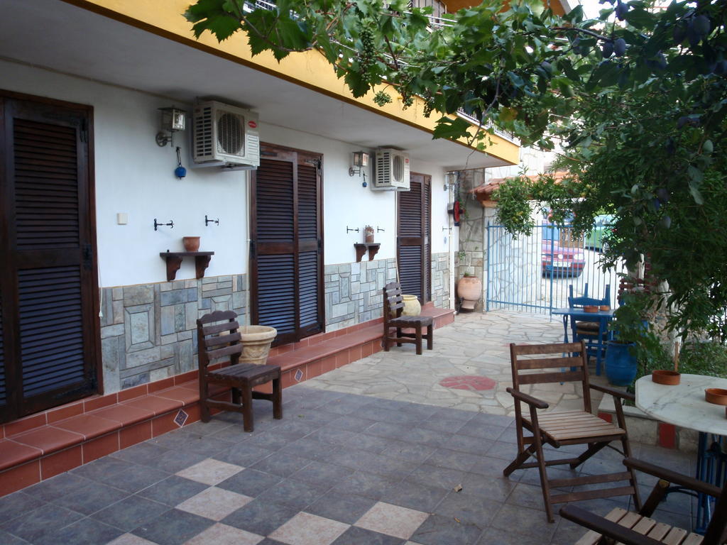 Apartment Studios Oasis Neos Marmaras
