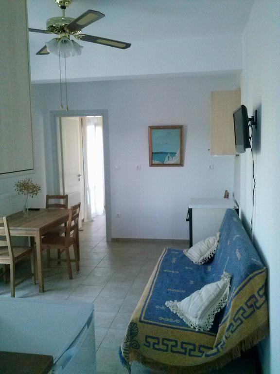 Apartment Eleni Adamantas (Milos)