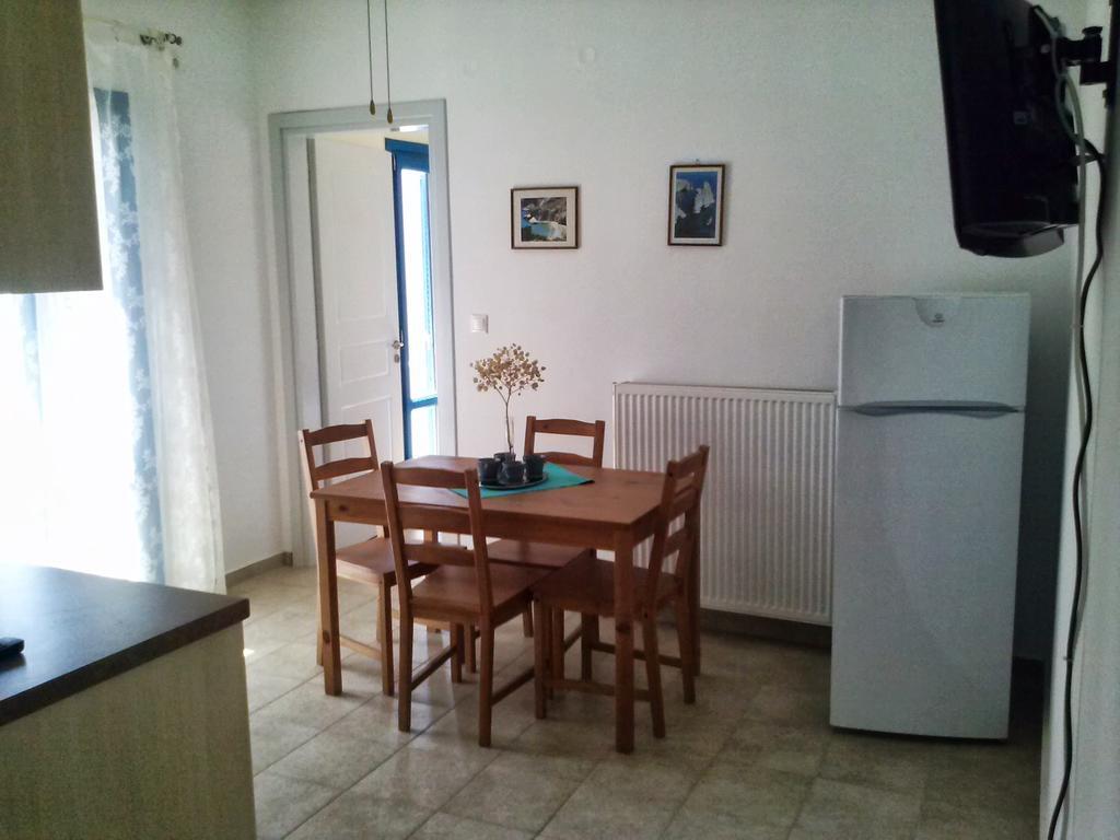 Apartment Eleni Adamantas (Milos)