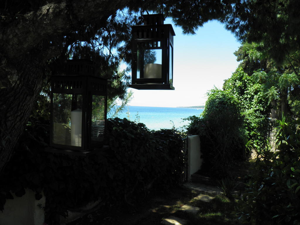 Mina's House Beachfront
