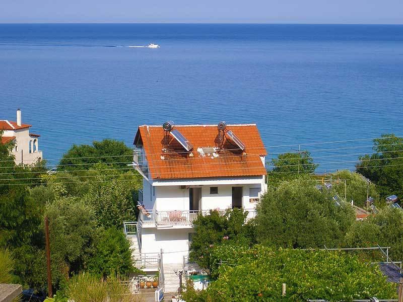 Apartment House Mantesos Koinira