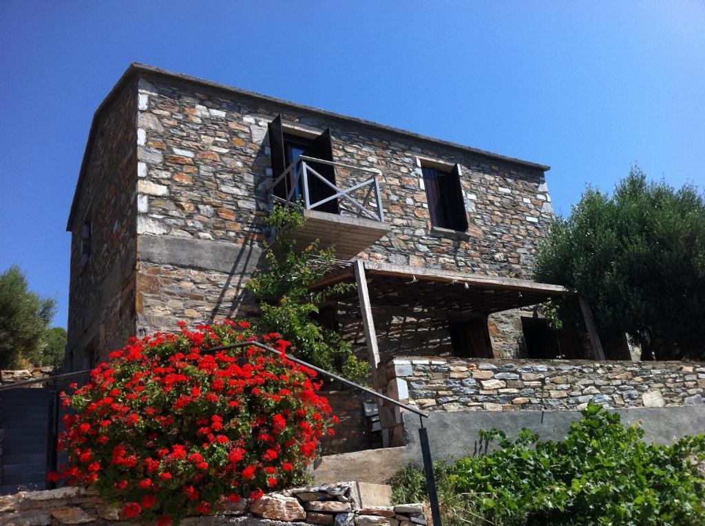 Pyrgos Traditional Village Agios Kirykos (Ikaria)