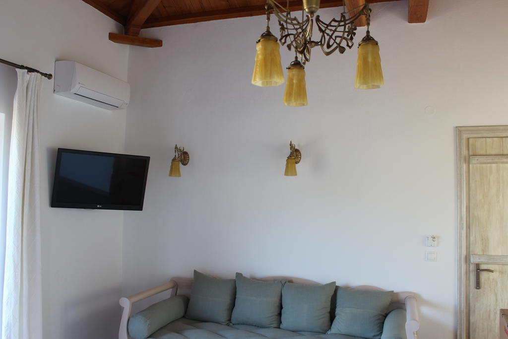 Guest house Mando Beachfront Stafylos