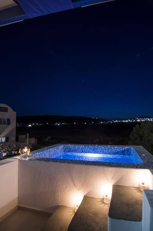 Apartment White & Blue *