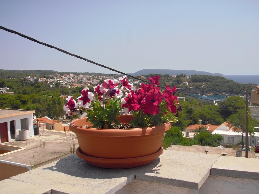 Apartment Ikos And