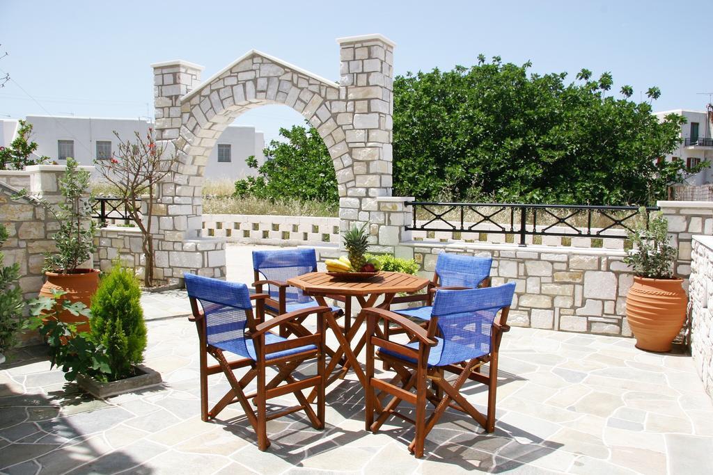 Anna Platanou Parikia (Paros)