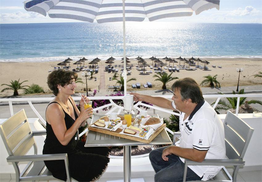 Haris And Paralia Vrachou