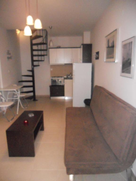 Ameris & Apartment Neos Marmaras