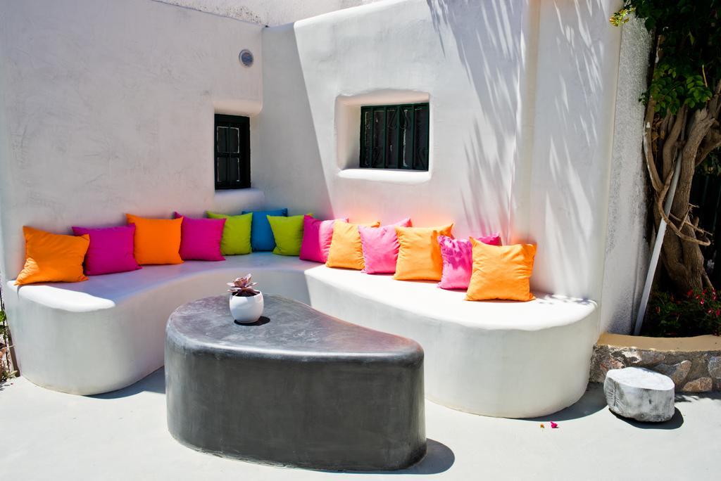 Paul's Perissa (Santorini)