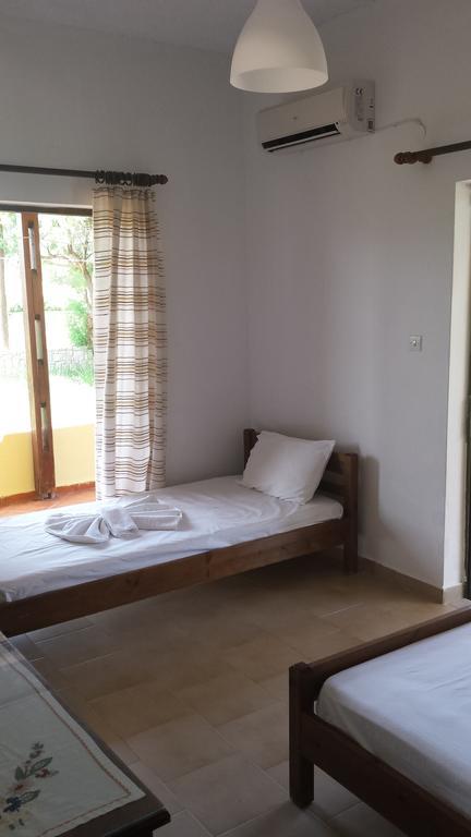 Aparthotel Leonidas *