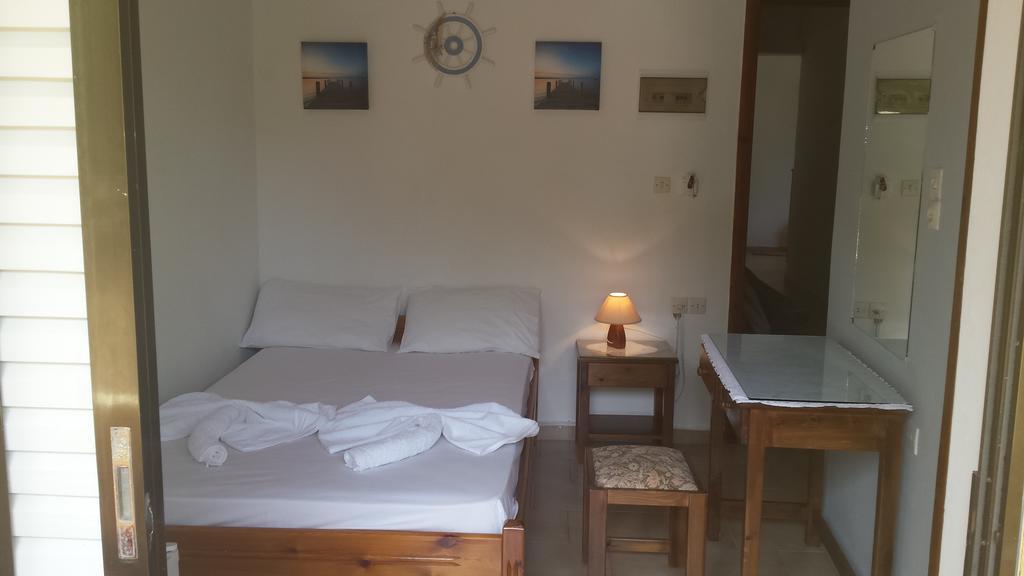 Aparthotel Leonidas *