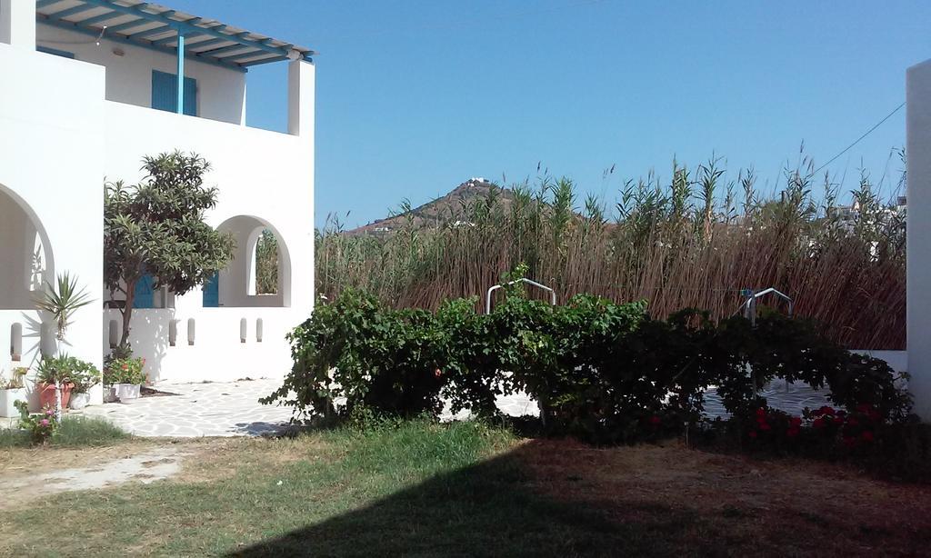 Studios Parian Blu Logaras