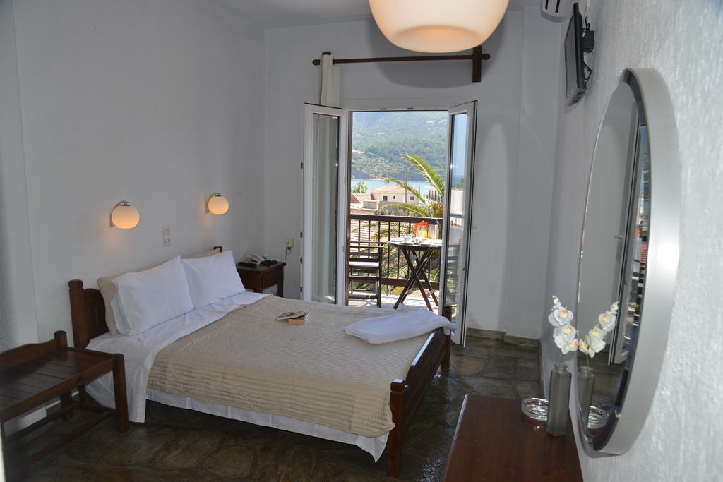 Anelli Skopelos Town