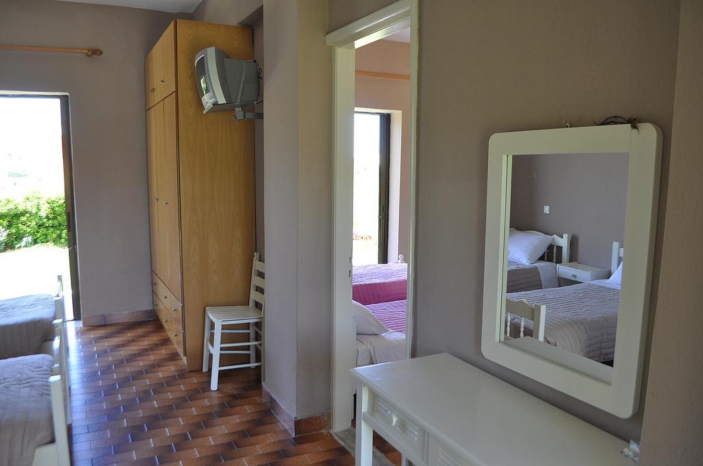 Family Studios Marathias (Corfu)