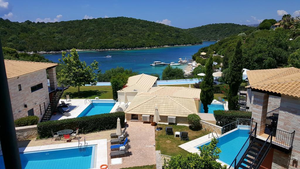Aparthotel Ornella & 4*