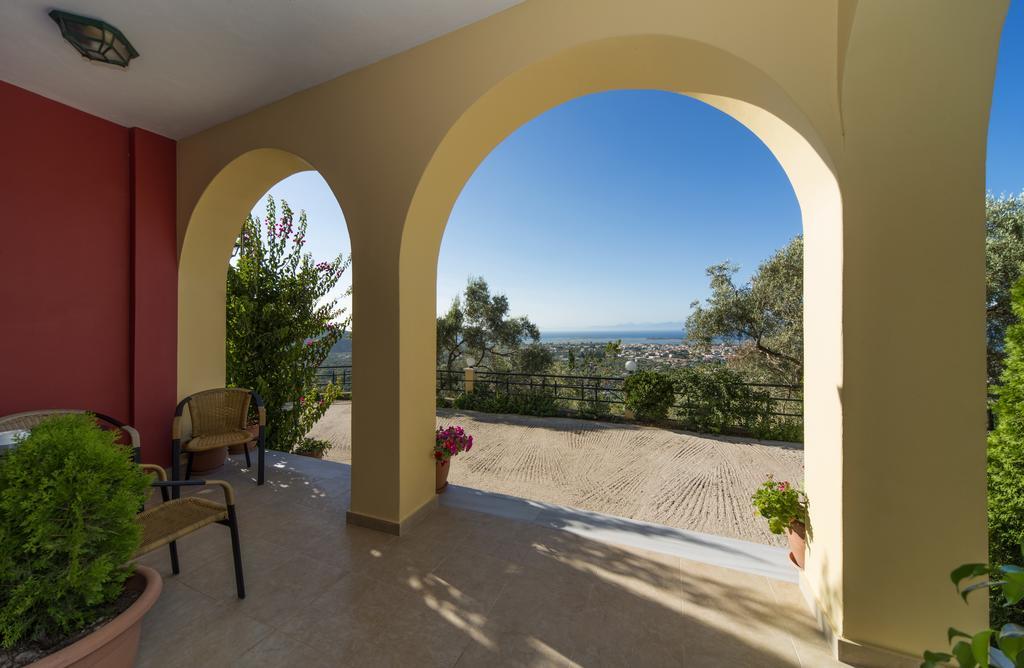 Apartment Irida *