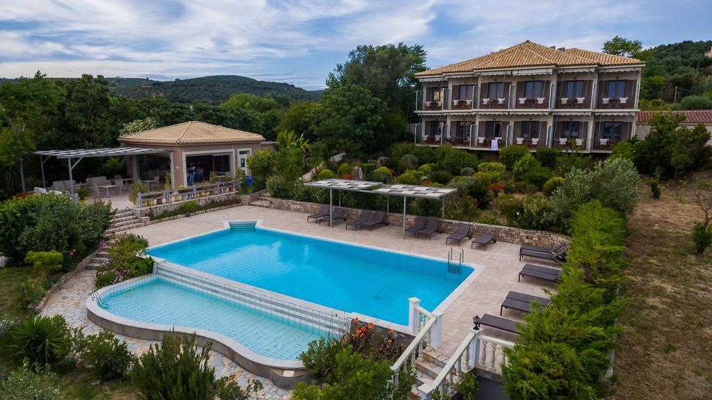Thanos Village Gialova