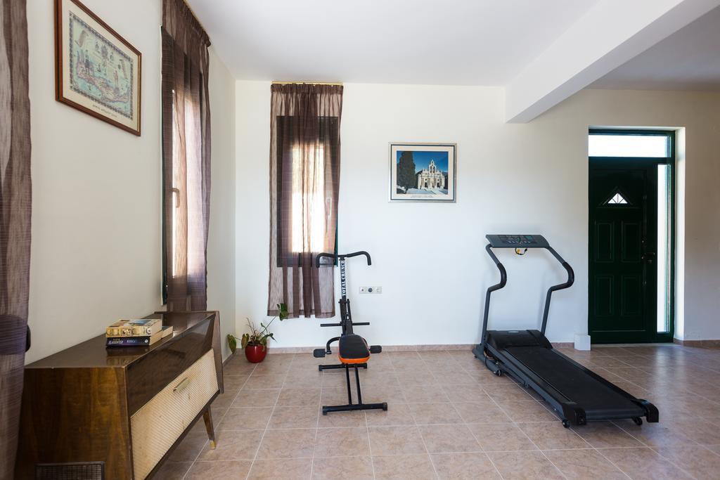 Diamantis Villa, Serene Oasis With Seaviews, By Thinkvilla Adelianos Kampos