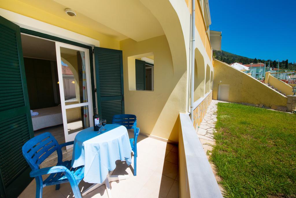 Niras Nydri (Lefkada)