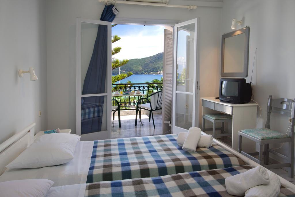 Hotel Athina Karavomylos