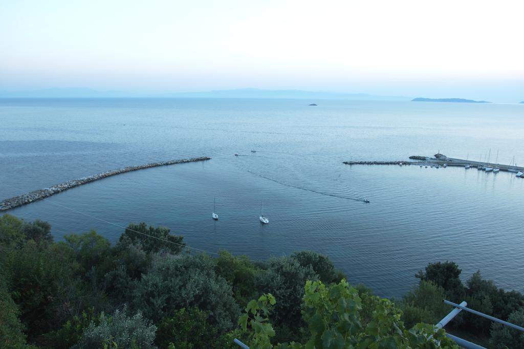 Aegean Wave - Faros