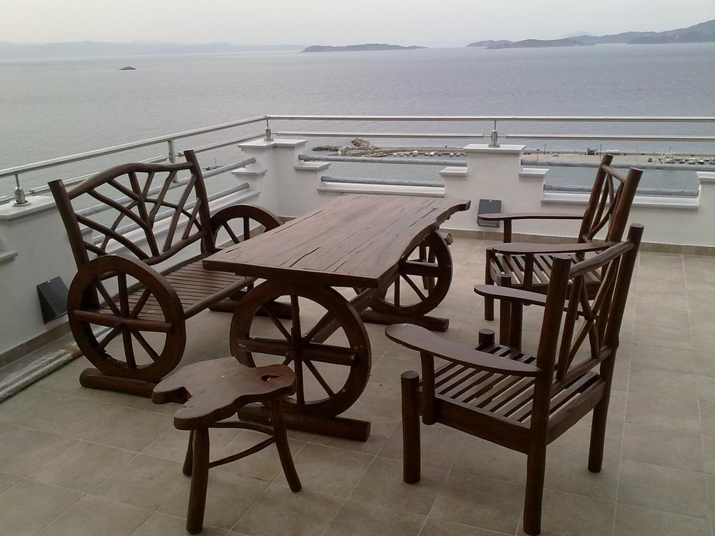 Aegean Wave - Faros