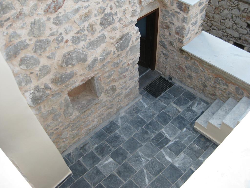 Hotel Traditional Ianthe 3*