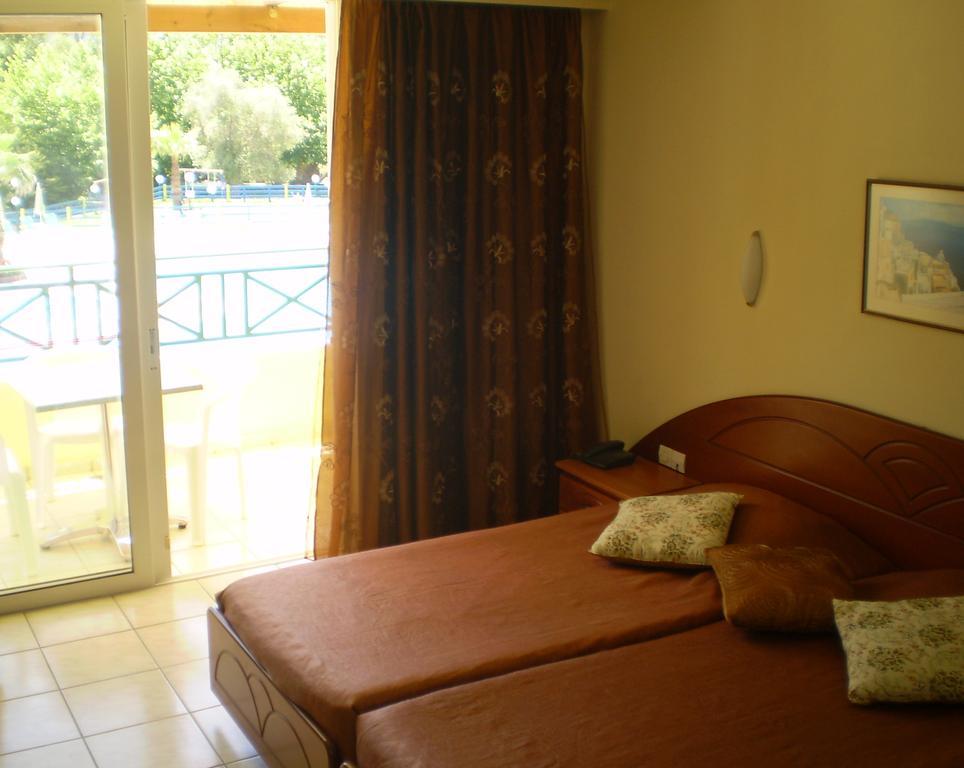Aparthotel Damia Apts 2*