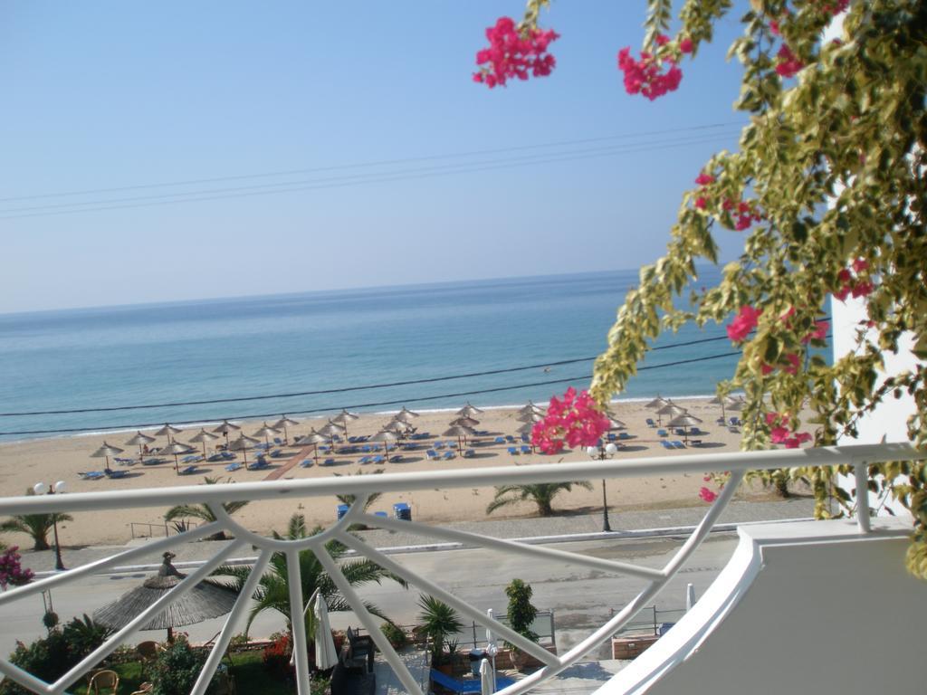 Aparthotel Haris And Paralia Vrachou