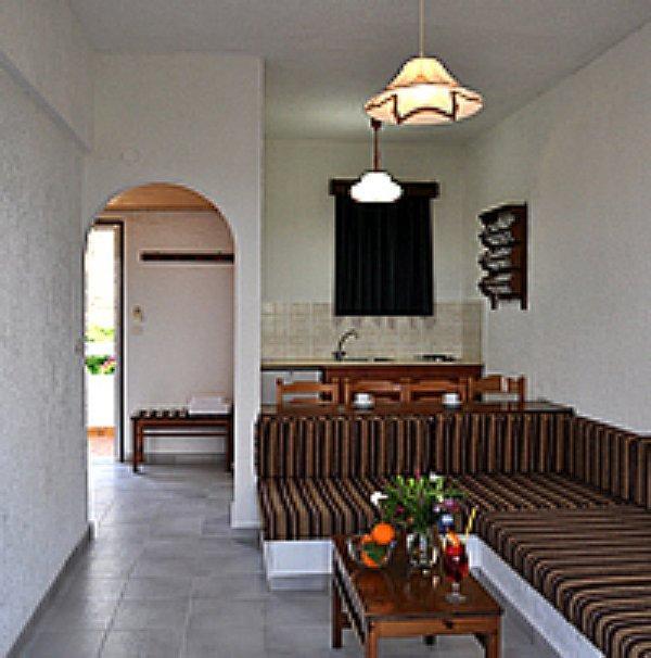 Aparthotel Karavos