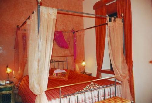Nikos Takis Fashion Boutique