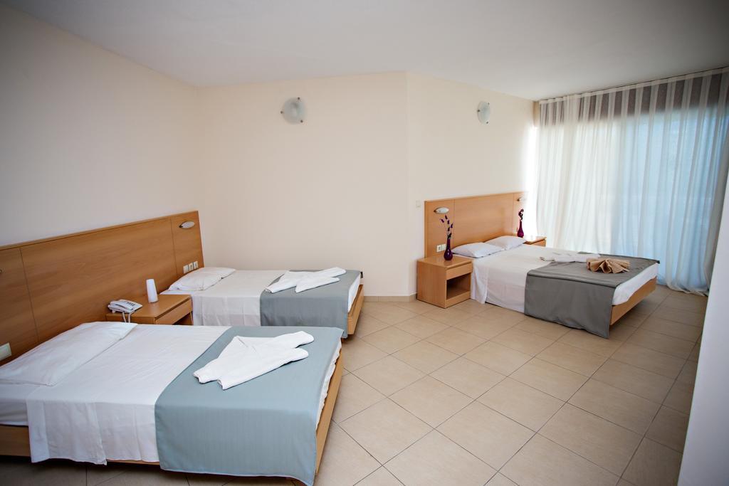 Hotel Larisa Boutique 3*