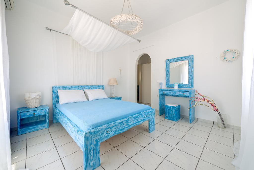 Thalia Fira (Santorini)