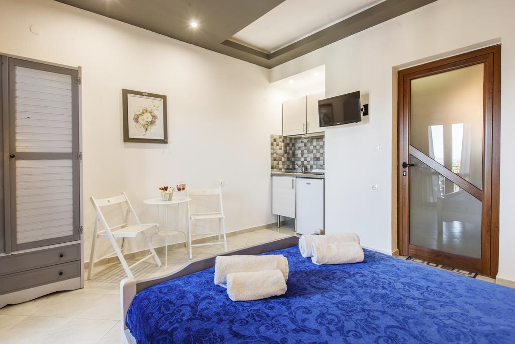 Seranides Boutique Kato Gatzea