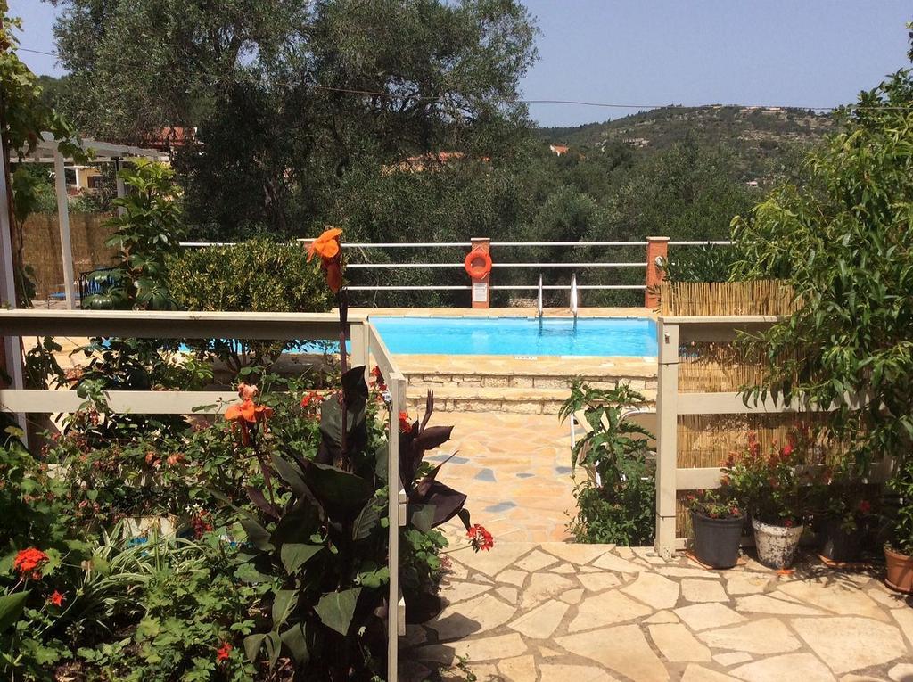Apartment Paxos Bonzai