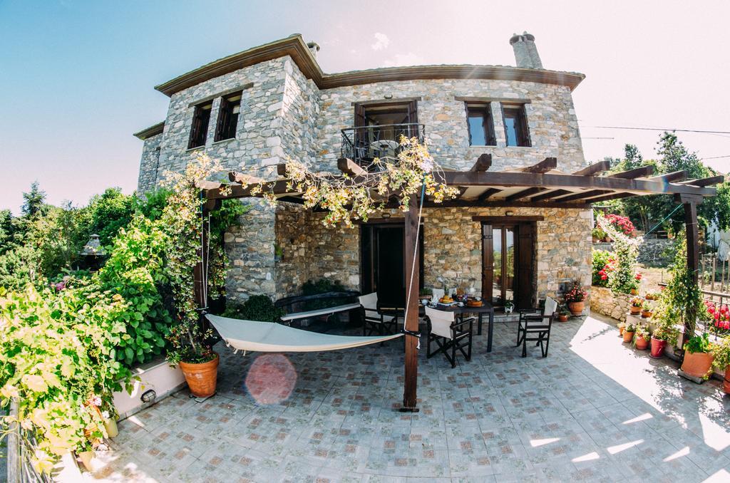 Manolies Mouresi