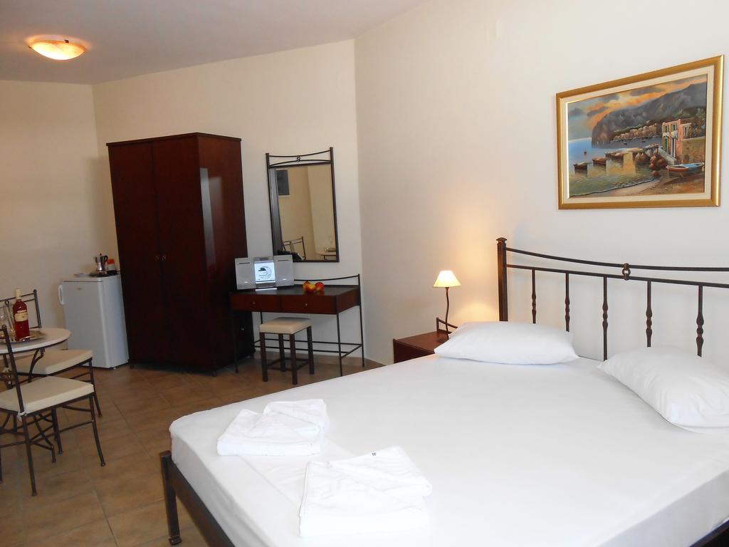 Apartment Livanios Adamantas (Milos)