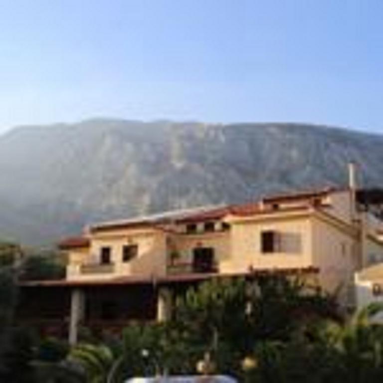 Limnionas Bay Village
